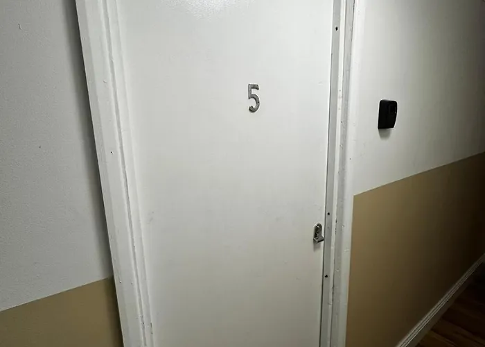 Spacious Apartment Is London Sb5