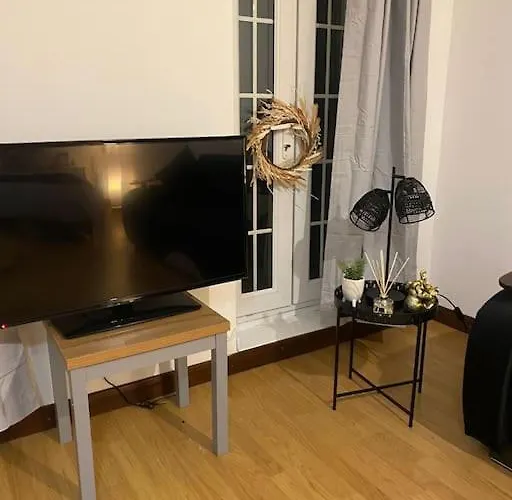 Spacious Apartment Is London Sb5